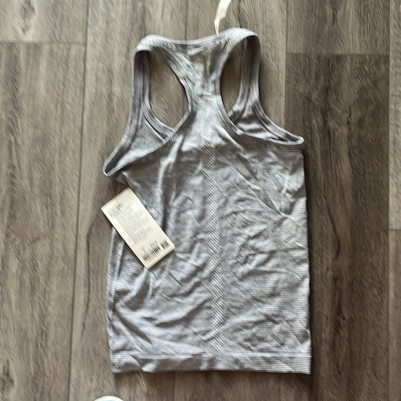Lululemon Swiftly Speed Raceback Size 4 NWT - Picture 4 of 5